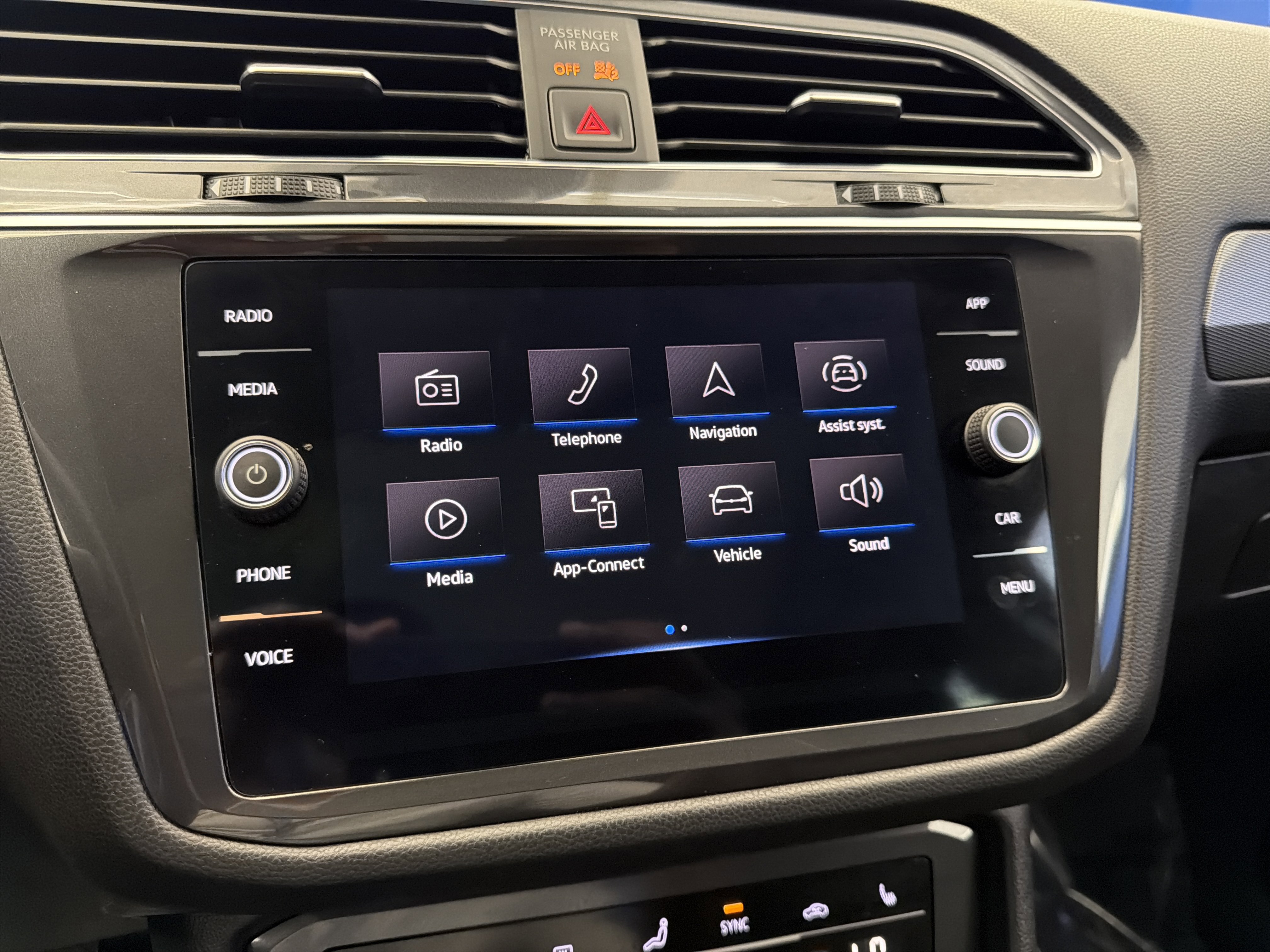 Used 2023 Volkswagen Tiguan SE w/ Panoramic Sunroof Package FWD image 19