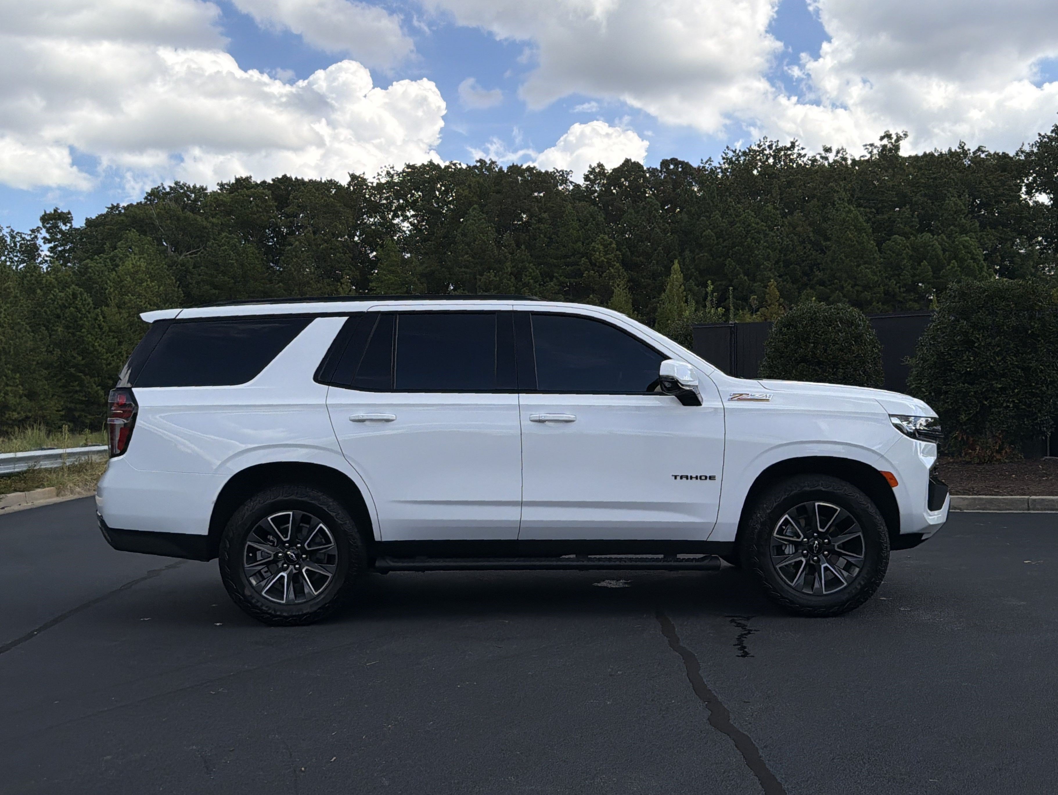 Used 2023 Chevrolet Tahoe Z71 w/ Luxury Package AWD/4WD image 5