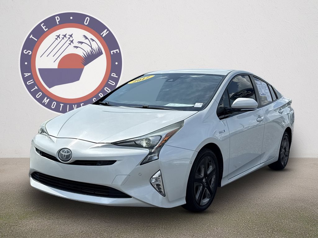 Used 2017 Toyota Prius Three Touring FWD image 2