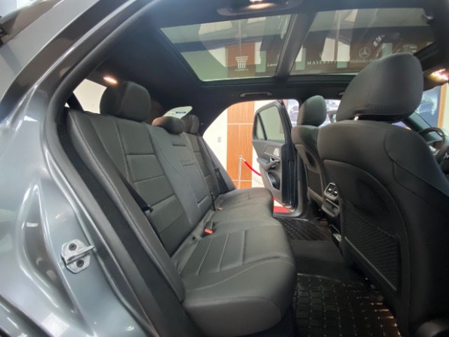 Used 2025 Mercedes-Benz GLE 450e 4MATIC w/ Driver Assistance Package image 19