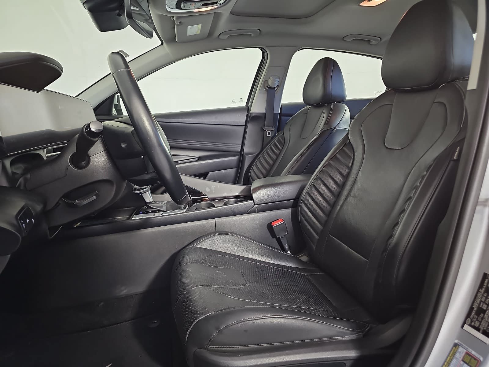 Used 2022 Hyundai Elantra Limited w/ Cargo Package FWD image 14