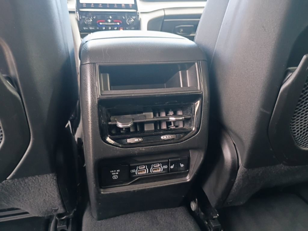 Used 2023 Jeep Grand Cherokee Limited image 13