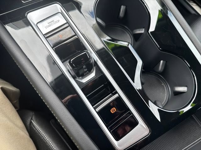 Used 2025 Volkswagen Atlas SE image 26