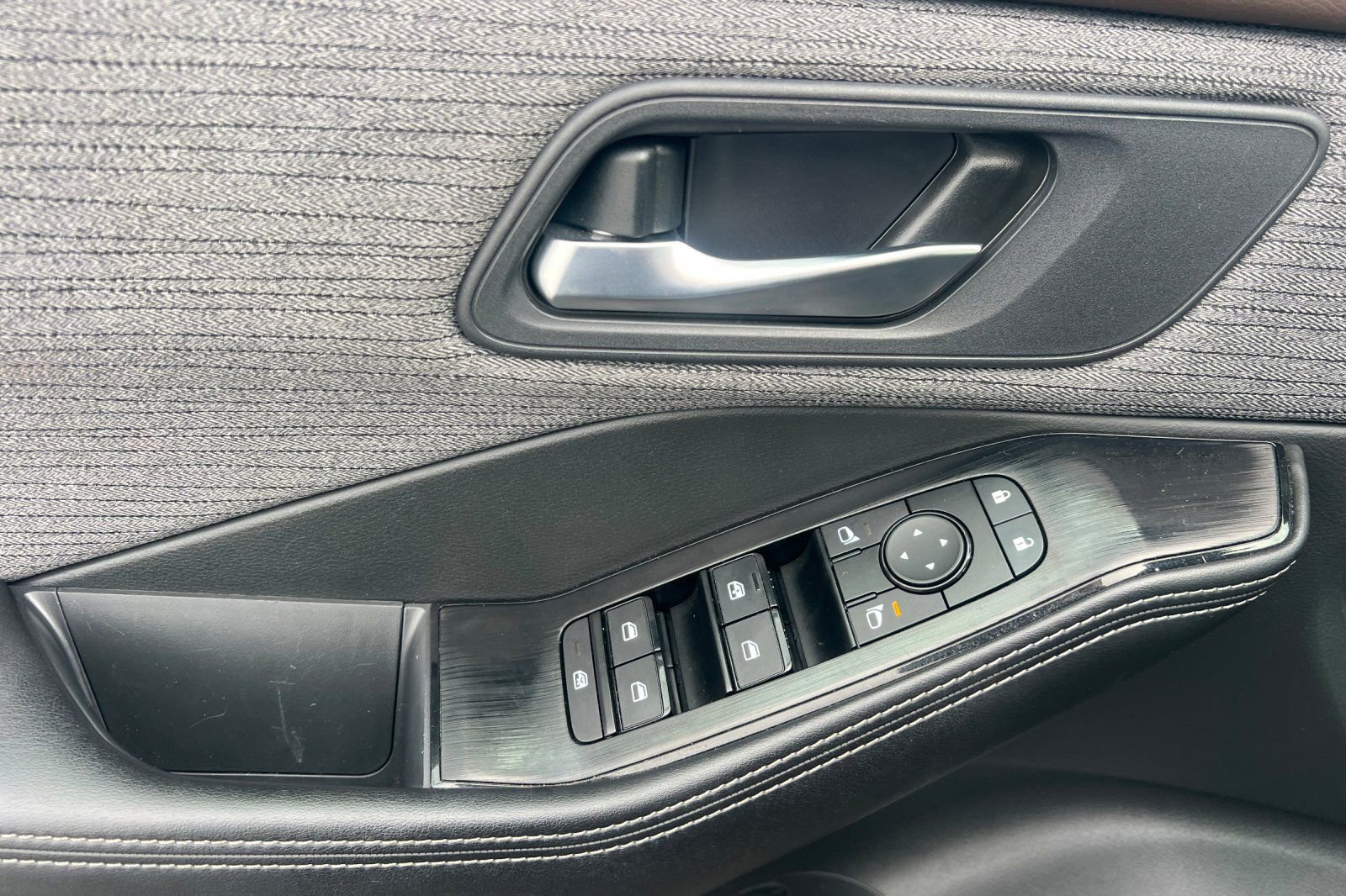 Used 2023 Nissan Rogue SV AWD/4WD image 8