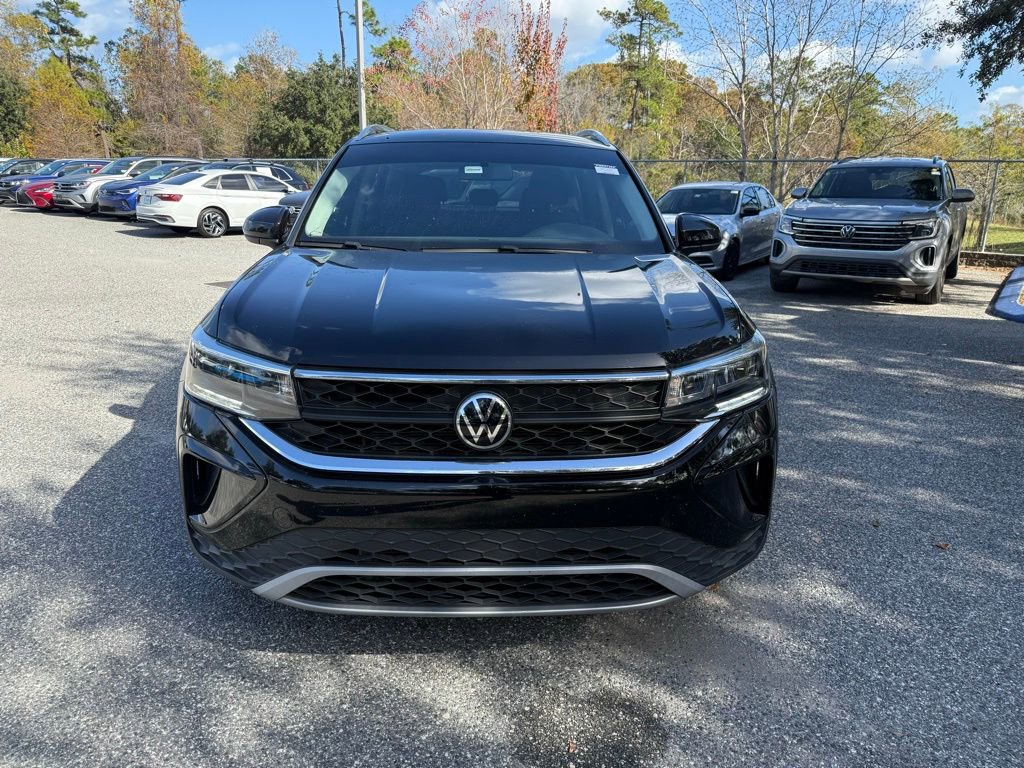 Used 2022 Volkswagen Taos SE image 2