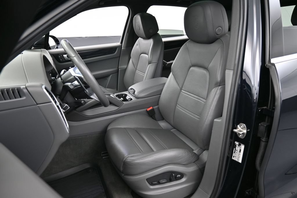 Certified 2023 Porsche Cayenne AWD/4WD image 5