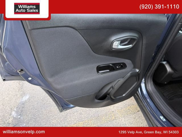 Used 2021 Jeep Renegade Latitude AWD/4WD image 11