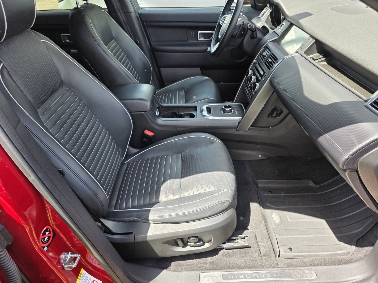 Used 2017 Land Rover Discovery Sport HSE Luxury image 3
