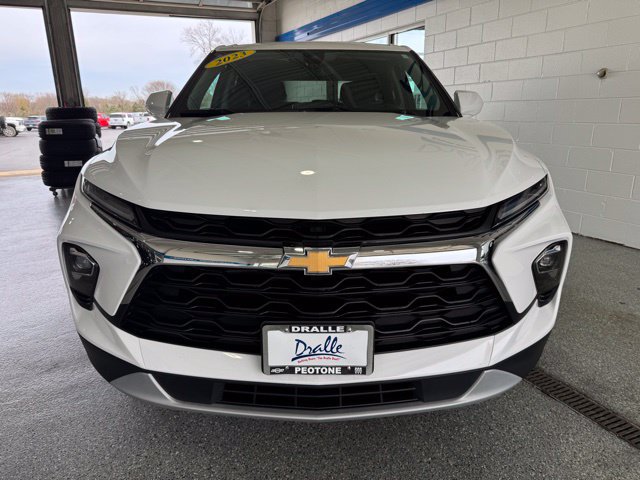 Used 2023 Chevrolet Blazer LT FWD image 3