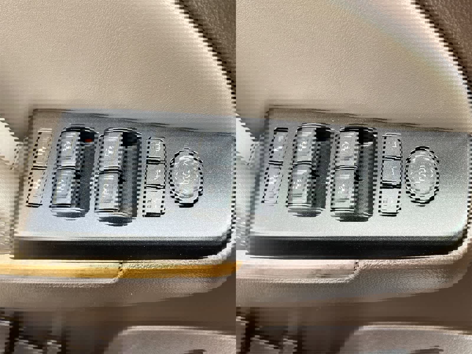 Used 2016 GMC Yukon Denali w/ Open Road Package image 17