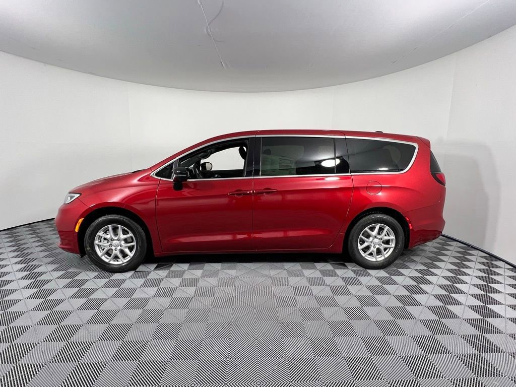 New 2026 Chrysler Pacifica Select image 7