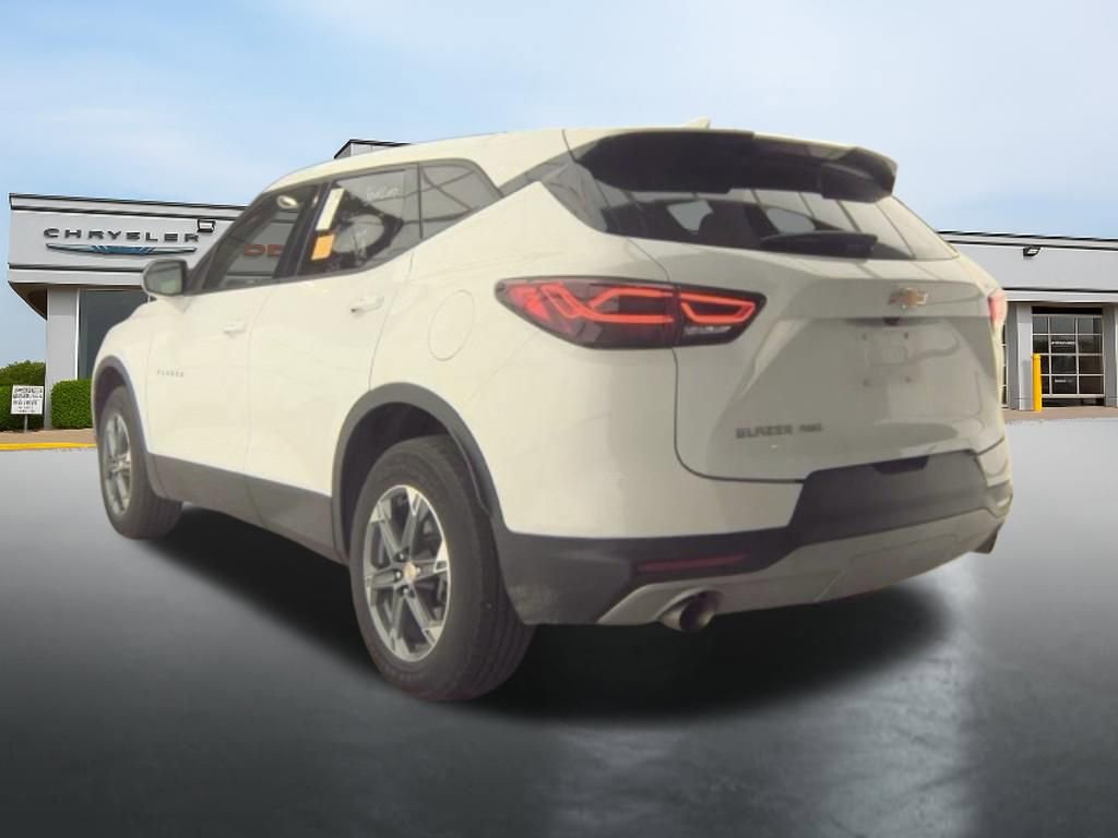 Used 2025 Chevrolet Blazer LT AWD/4WD image 3