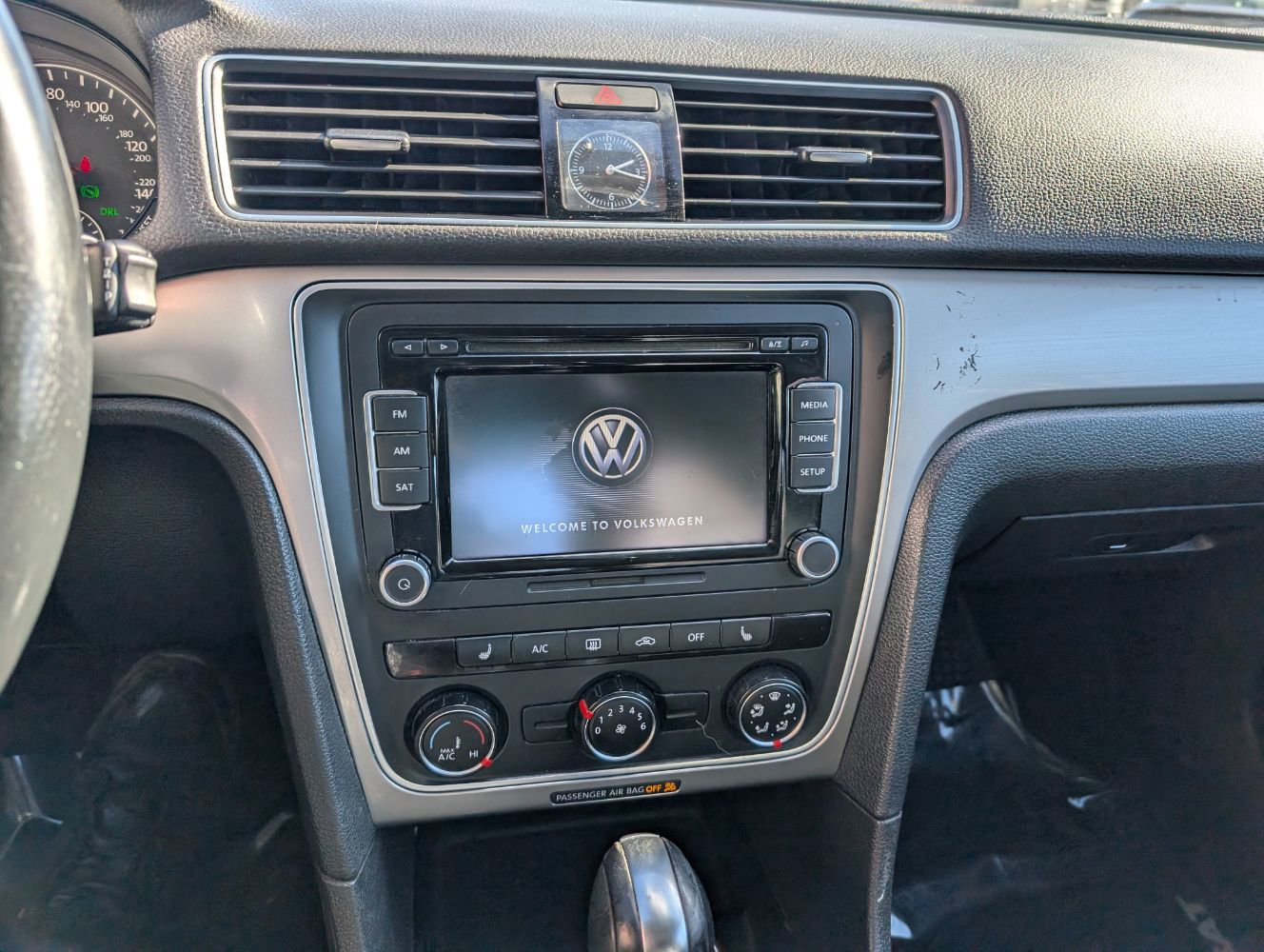 Used 2015 Volkswagen Passat 1.8T Limited Edition image 22