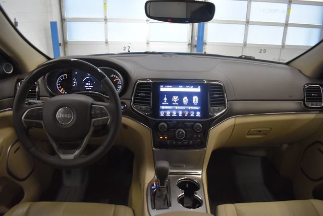 Used 2019 Jeep Grand Cherokee Overland AWD/4WD image 5