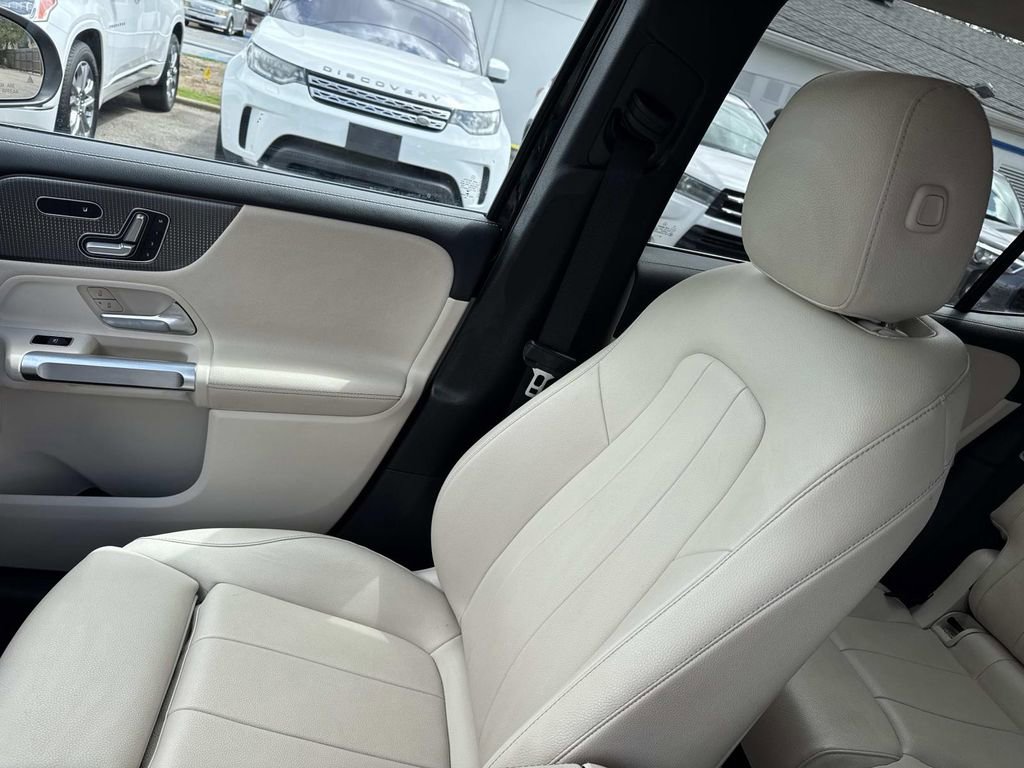 Used 2021 Mercedes-Benz GLB 250 w/ Premium Package image 17