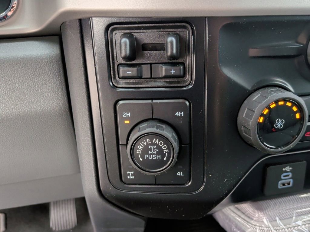 New 2026 Ford F250 XLT w/ XLT Premium Package image 25