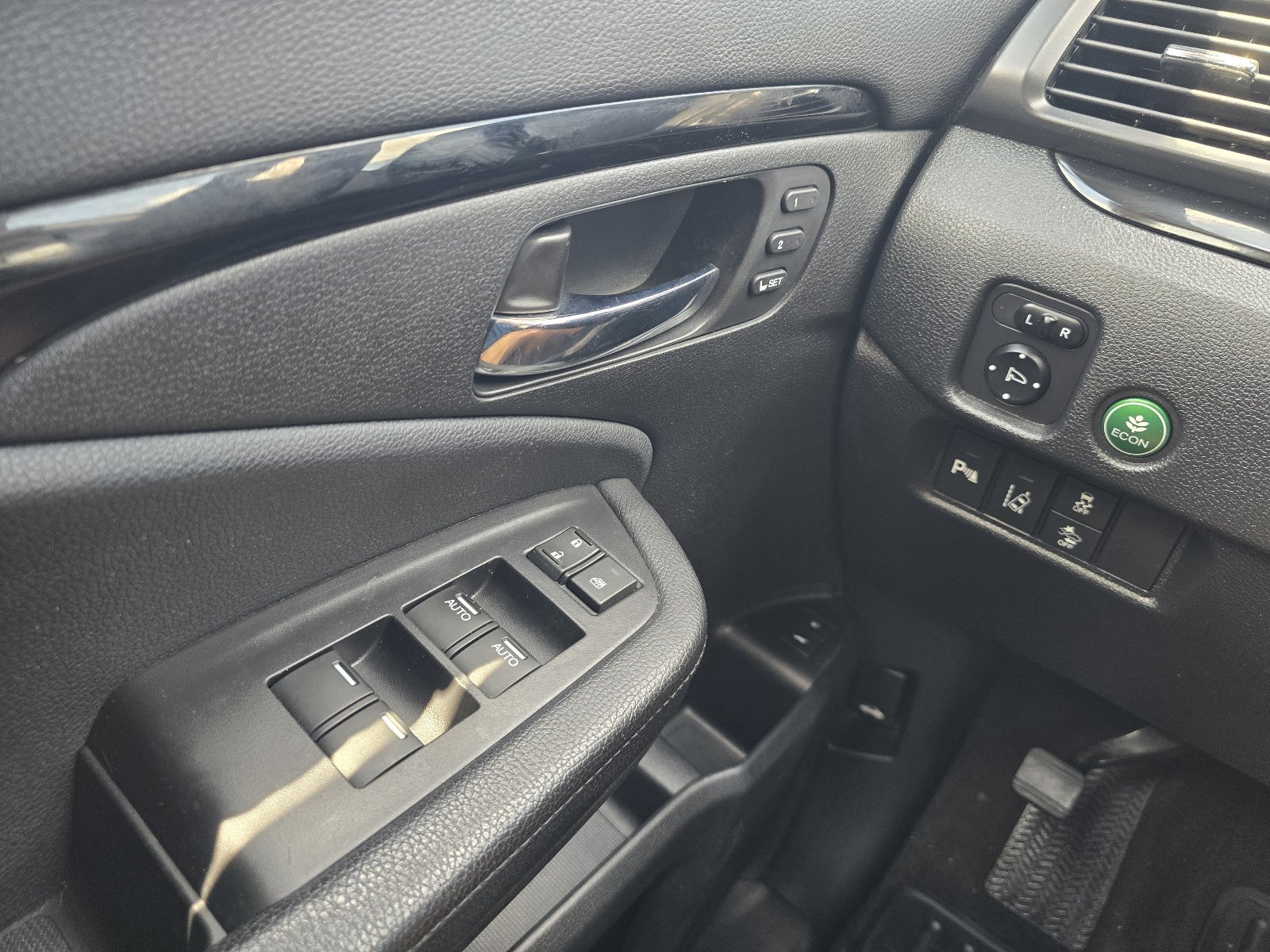 Used 2018 Honda Pilot Elite image 23