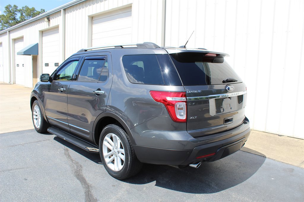 Used 2015 Ford Explorer XLT w/ Equipment Group 202B FWD image 4