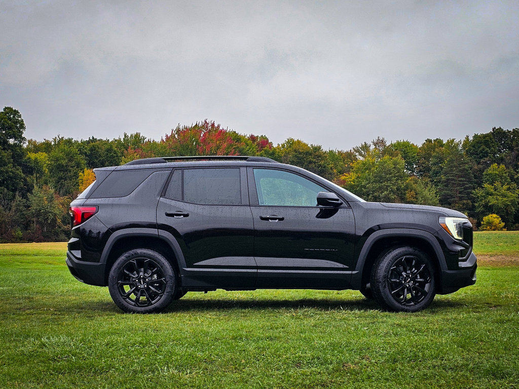 New 2027 GMC Terrain Elevation w/ Elevation Premium Package AWD/4WD image 2