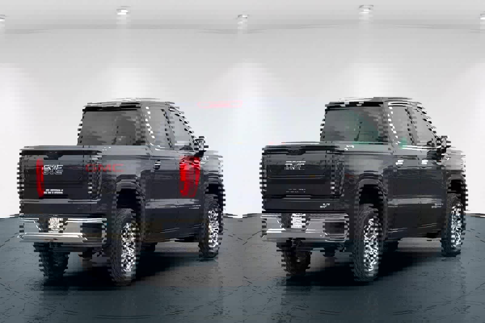 Used 2025 GMC Sierra 1500 SLT image 2