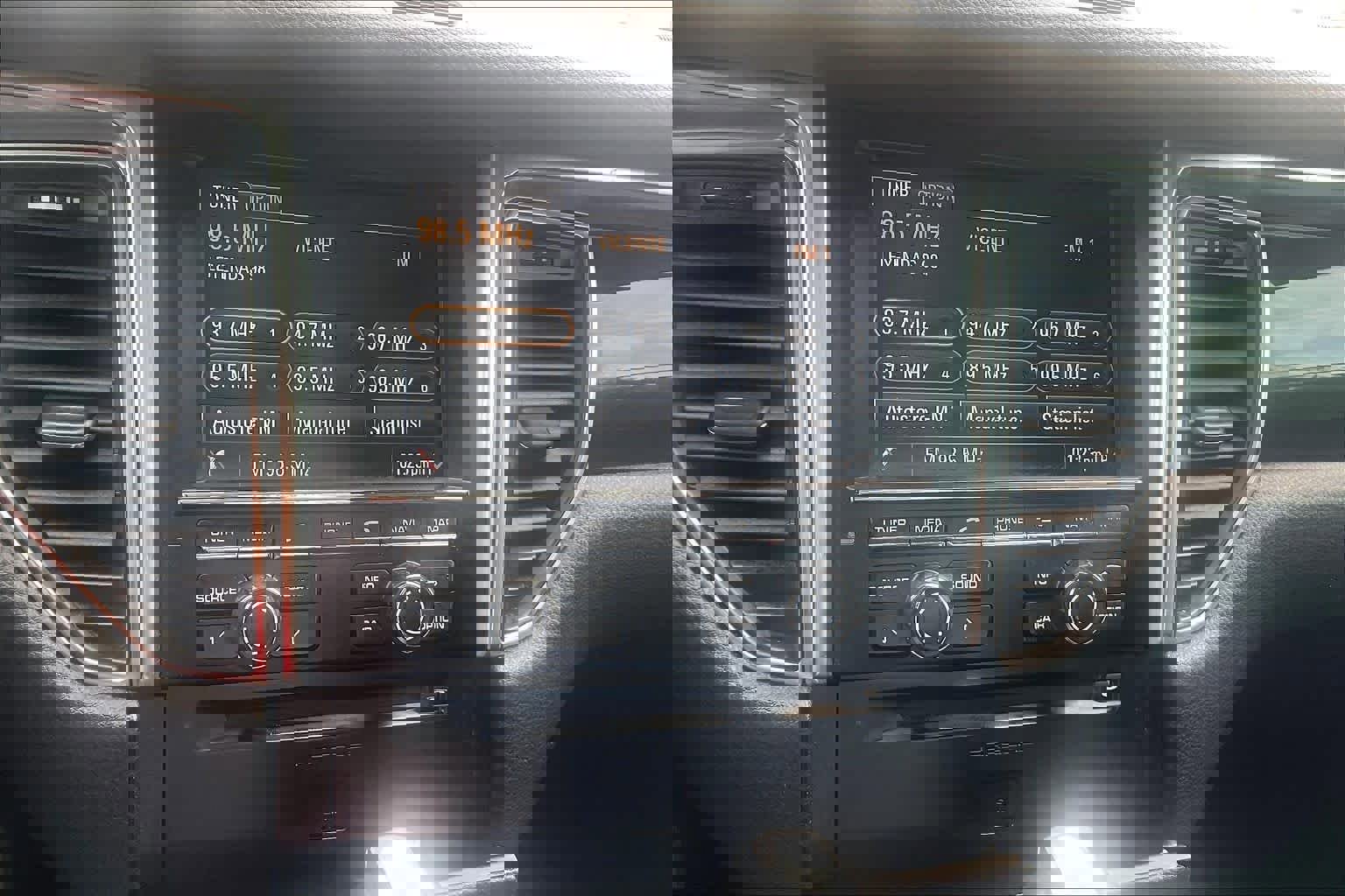 Used 2015 Porsche Macan S AWD/4WD image 32