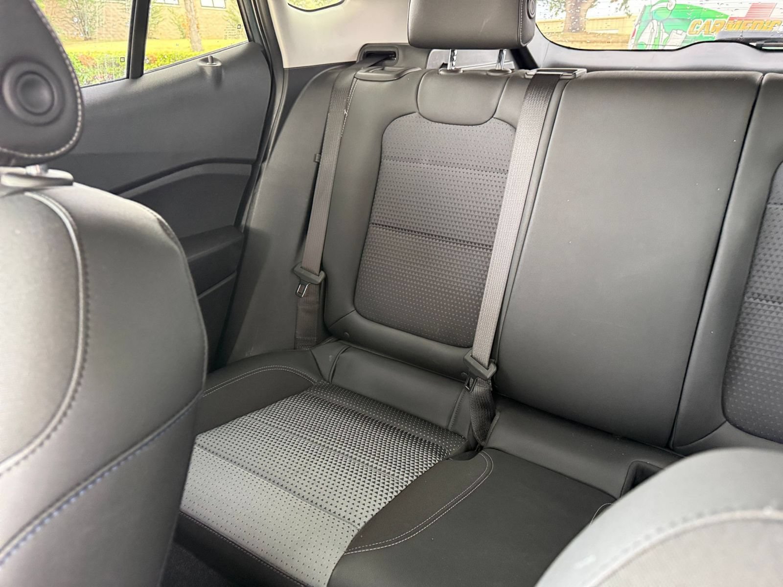 Used 2025 Chevrolet Trax LT FWD image 39