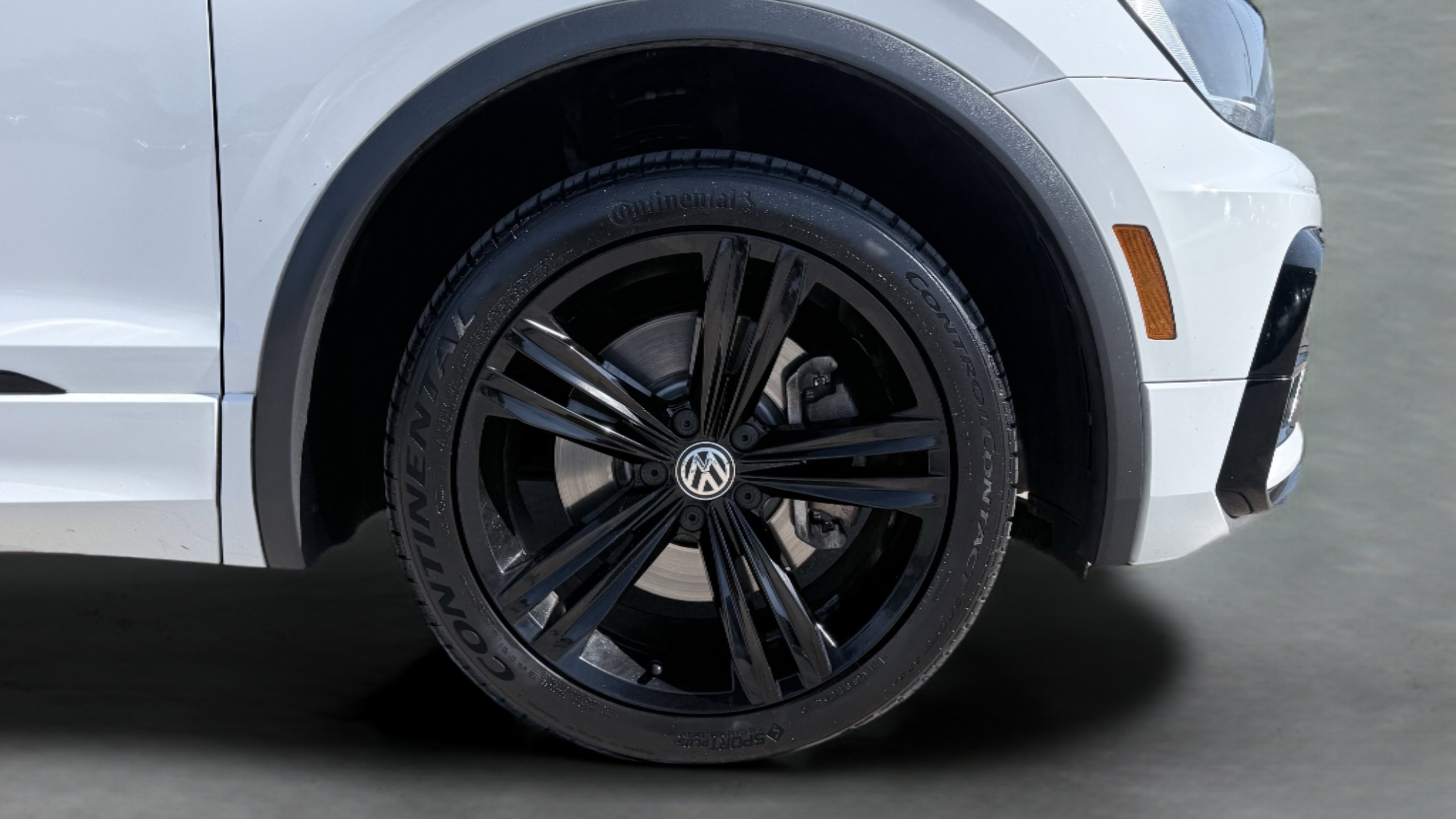 Used 2019 Volkswagen Tiguan SEL R-Line FWD image 11