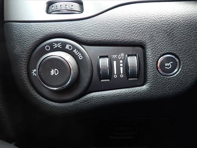 Used 2019 Jeep Cherokee Limited w/ Trailer Tow Group AWD/4WD image 25