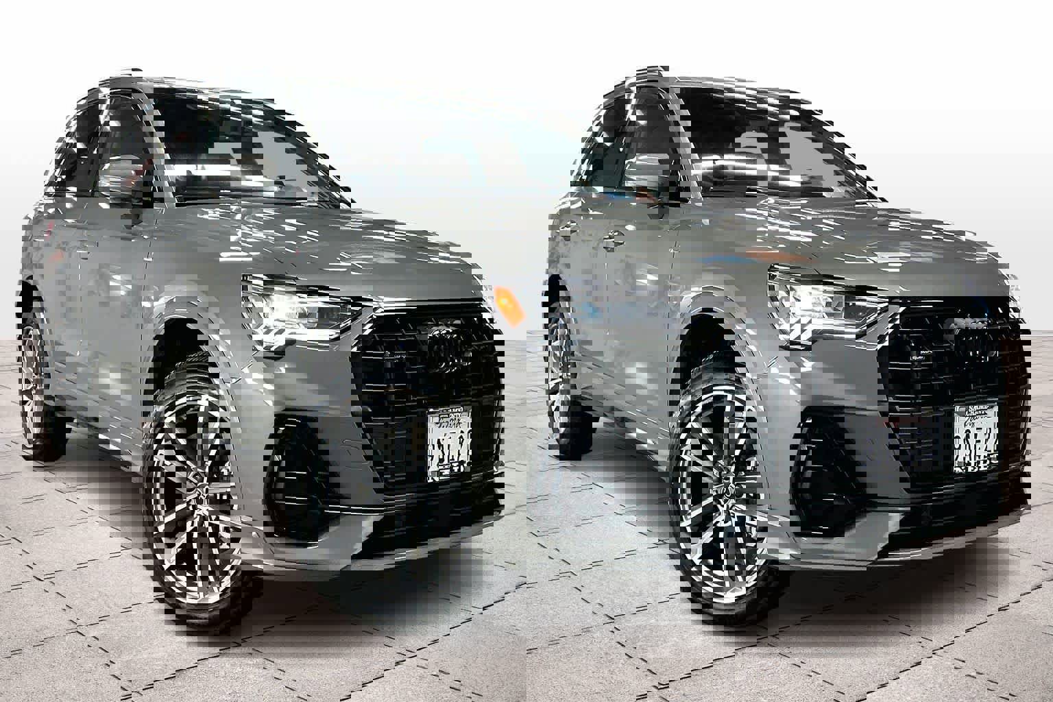 Used 2025 Audi Q3 2.0T Premium w/ Convenience Package image 2