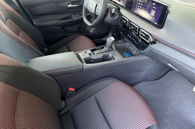 New 2027 Nissan Sentra SR w/ Floor Mat Package FWD image 16