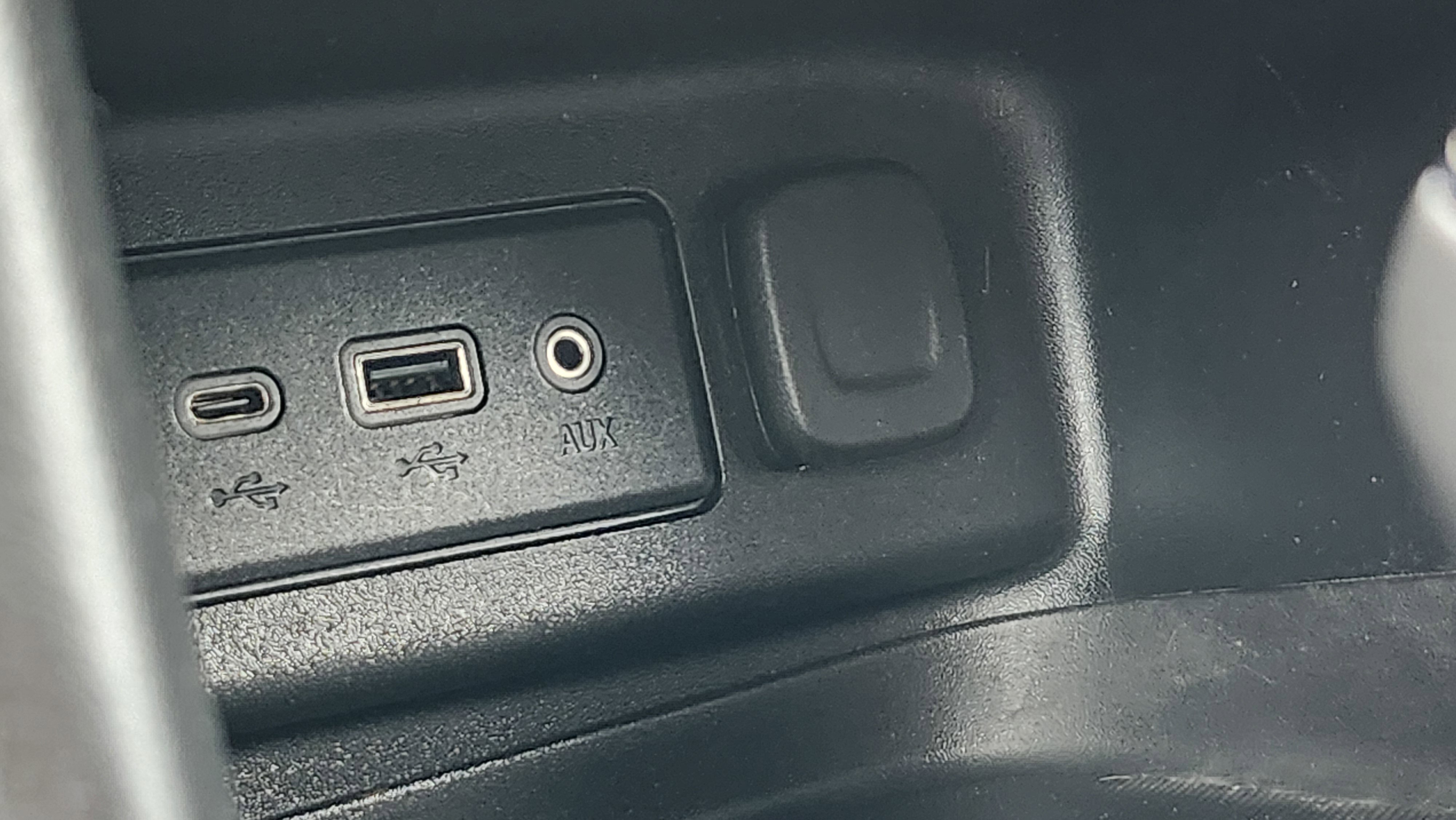 Used 2019 Chevrolet Equinox LT w/ Driver Convenience Package image 30