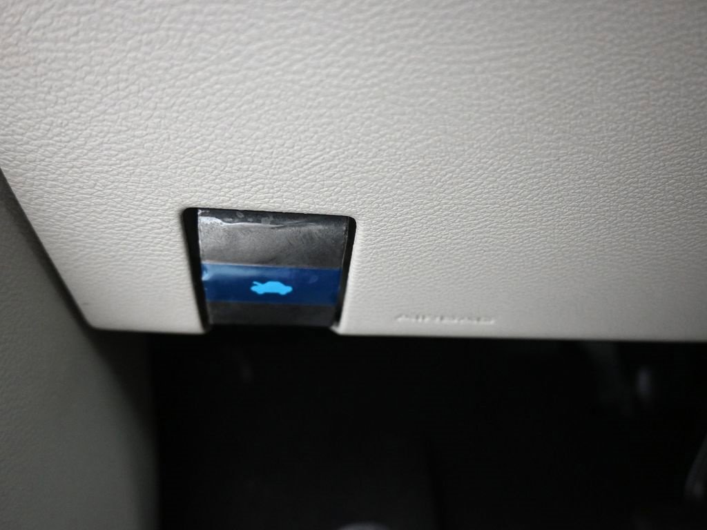 Used 2023 Chrysler Voyager LX image 30