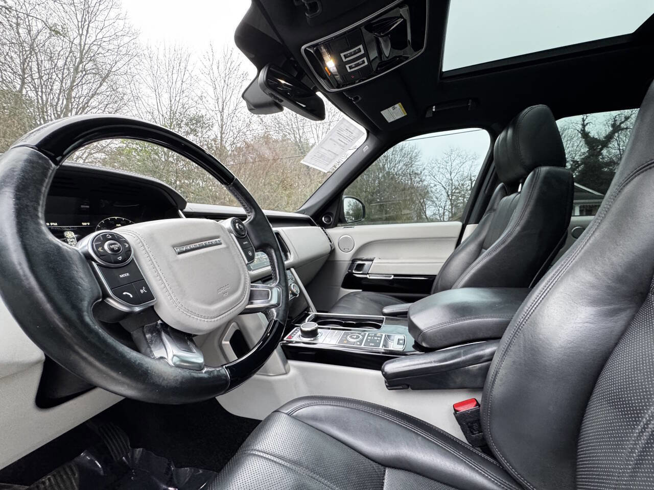 Used 2016 Land Rover Range Rover HSE image 11