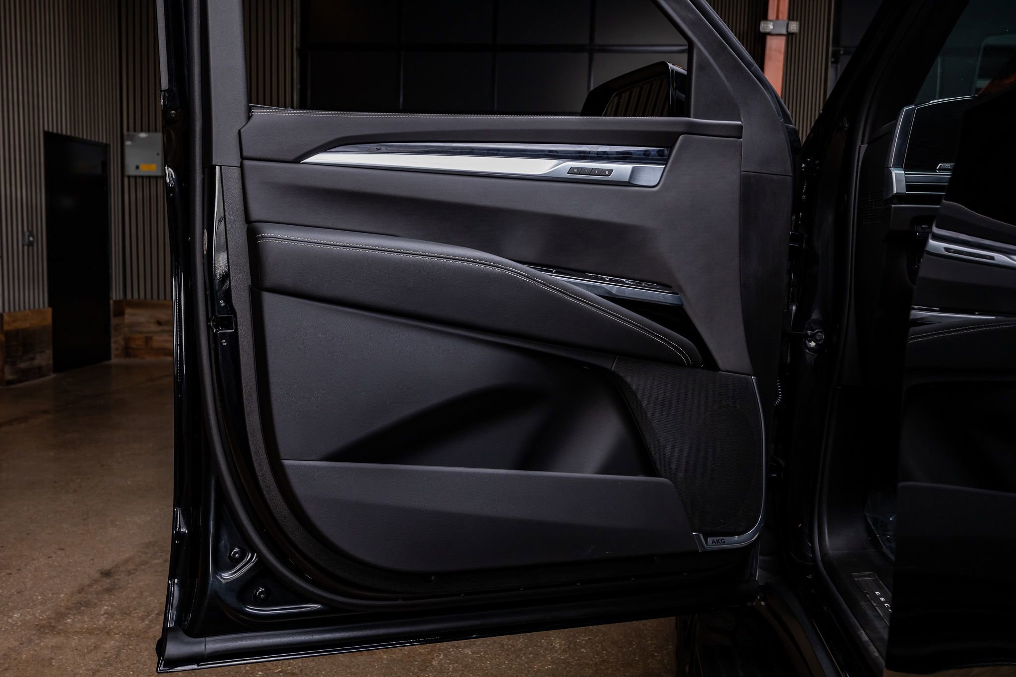 Used 2026 Cadillac Escalade ESV Sport w/ LPO, ONYX Package AWD/4WD image 35