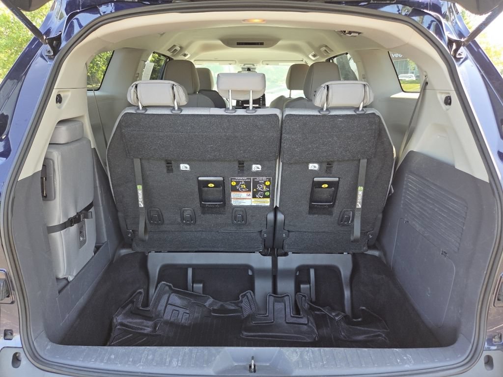 Used 2024 Toyota Sienna LE AWD/4WD image 23