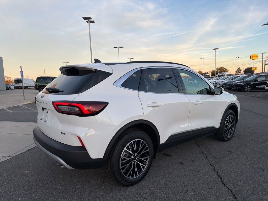 New 2026 Ford Escape SE FWD image 3