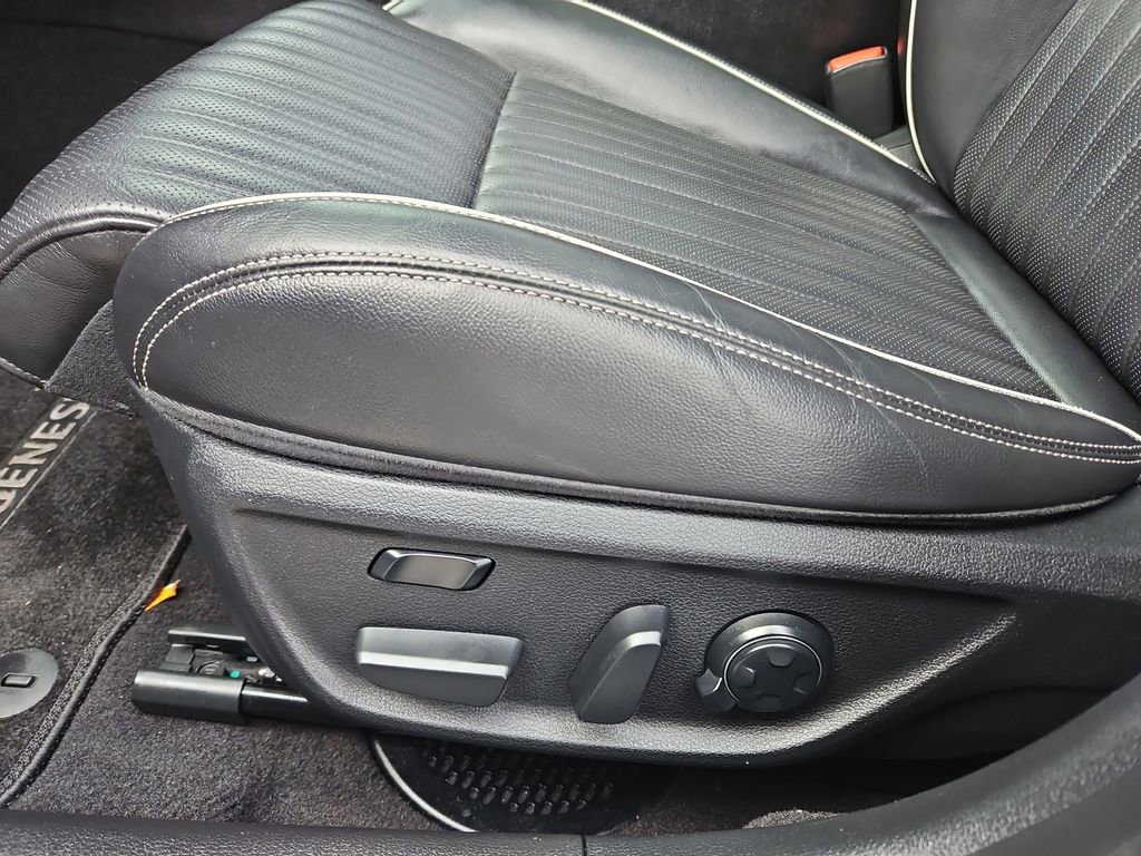 Used 2021 Genesis G70 3.3T image 26