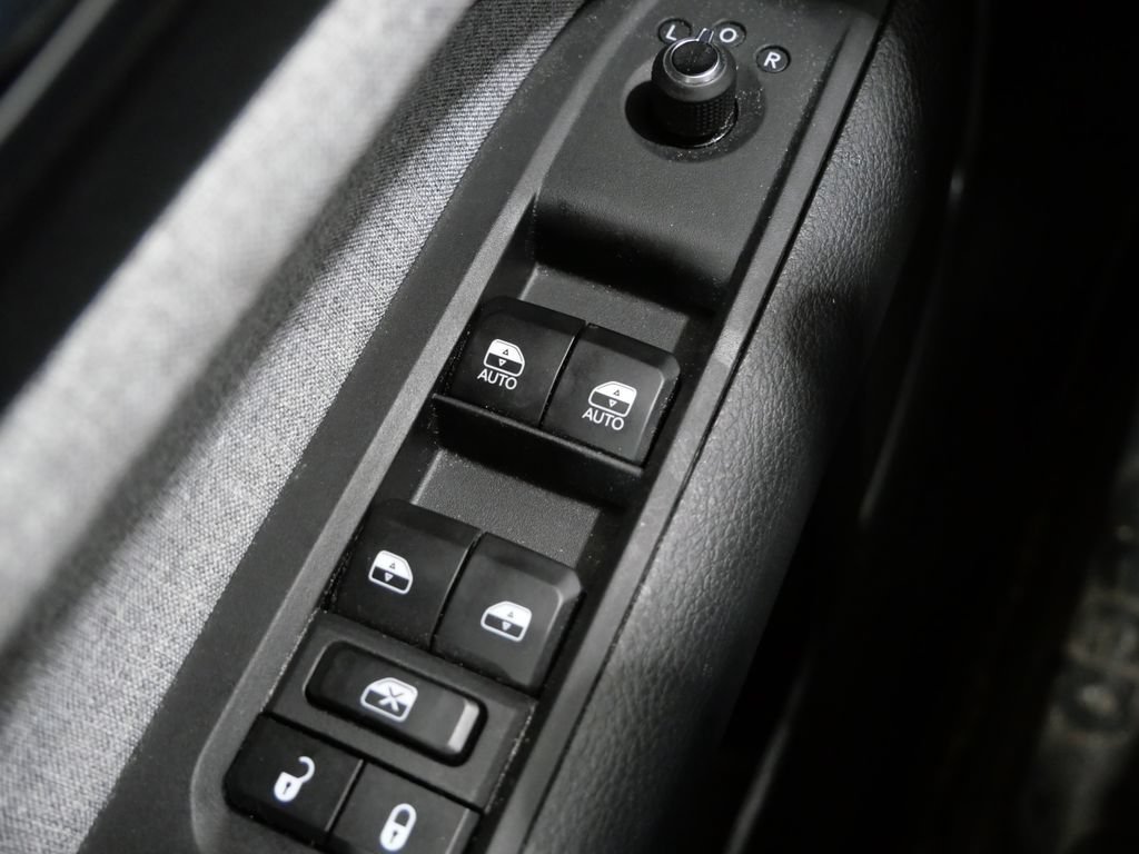 Used 2023 Jeep Compass Latitude AWD/4WD image 12