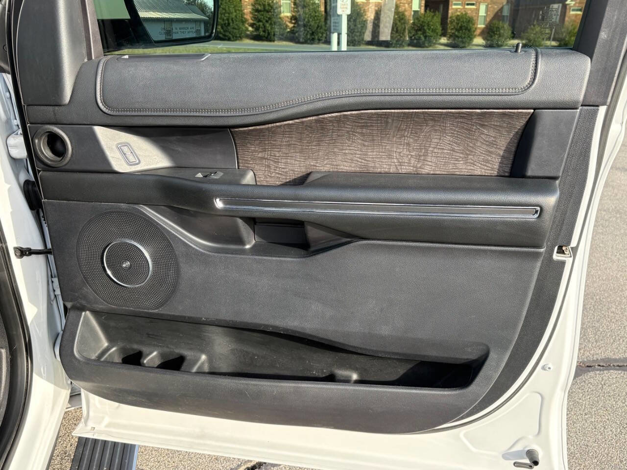 Used 2019 Ford Expedition Max Limited image 18