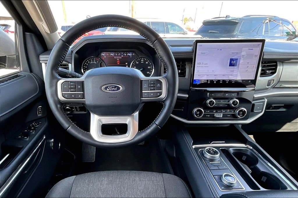 Used 2024 Ford Expedition XLT AWD/4WD image 7
