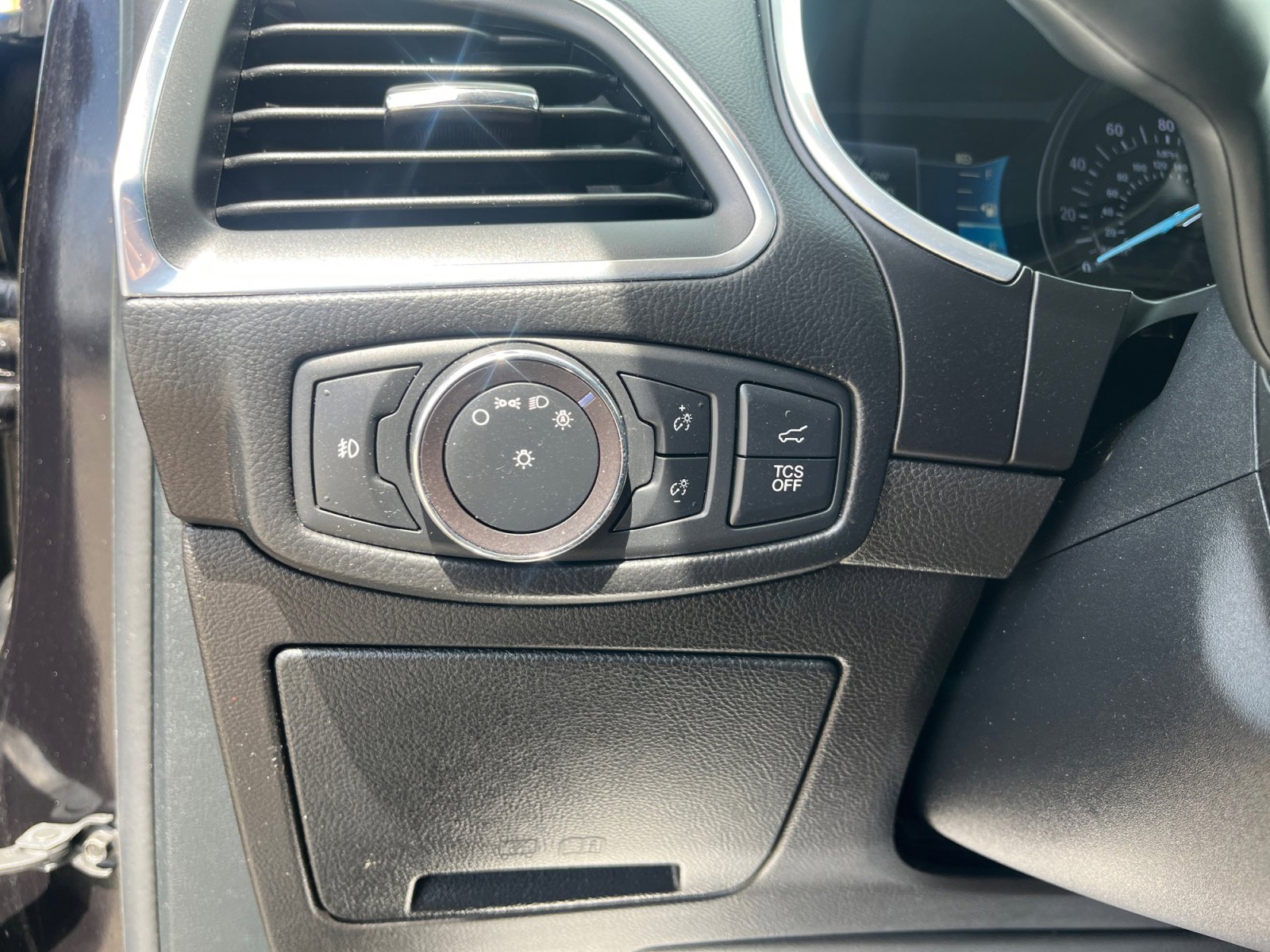 Used 2019 Ford Edge Titanium image 33