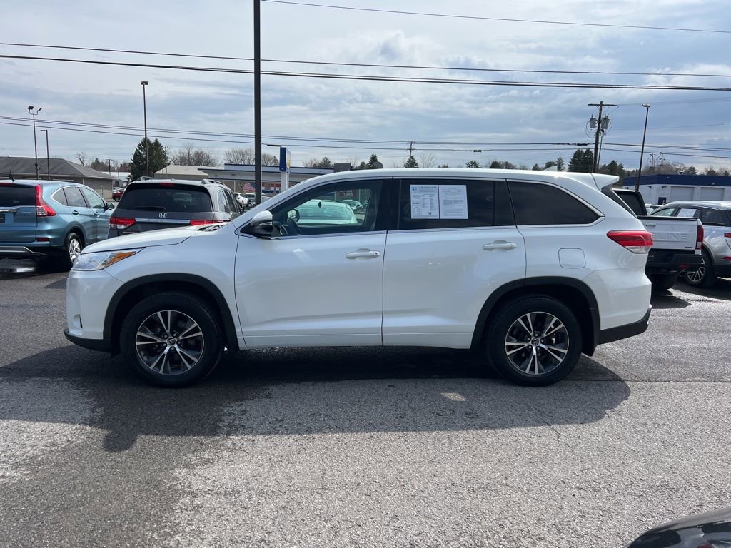 Used 2017 Toyota Highlander LE AWD/4WD image 2