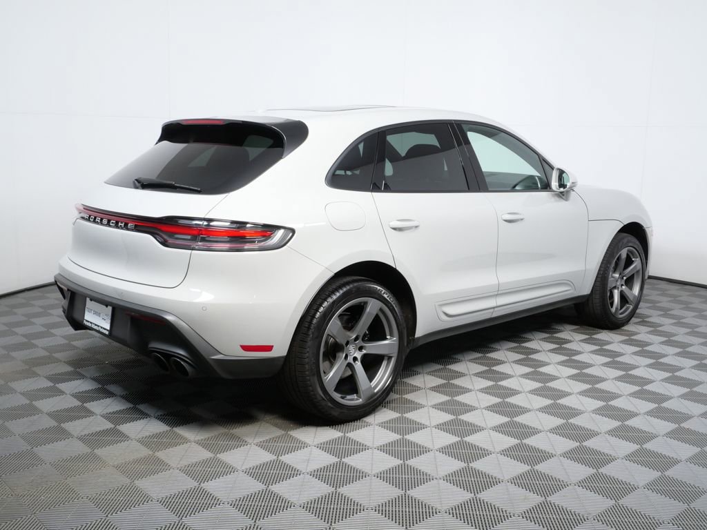 Certified 2024 Porsche Macan image 27