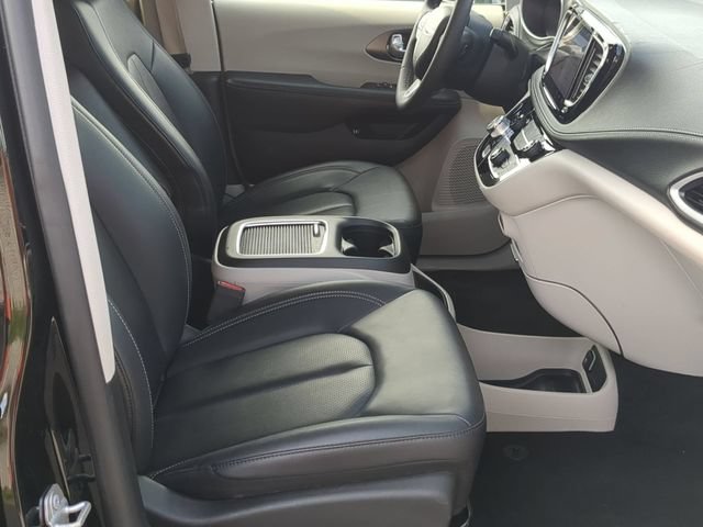 Used 2024 Chrysler Pacifica Limited FWD image 20