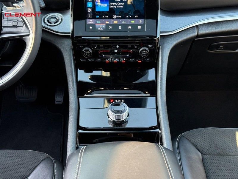 Used 2023 Jeep Grand Cherokee L Laredo AWD/4WD image 19