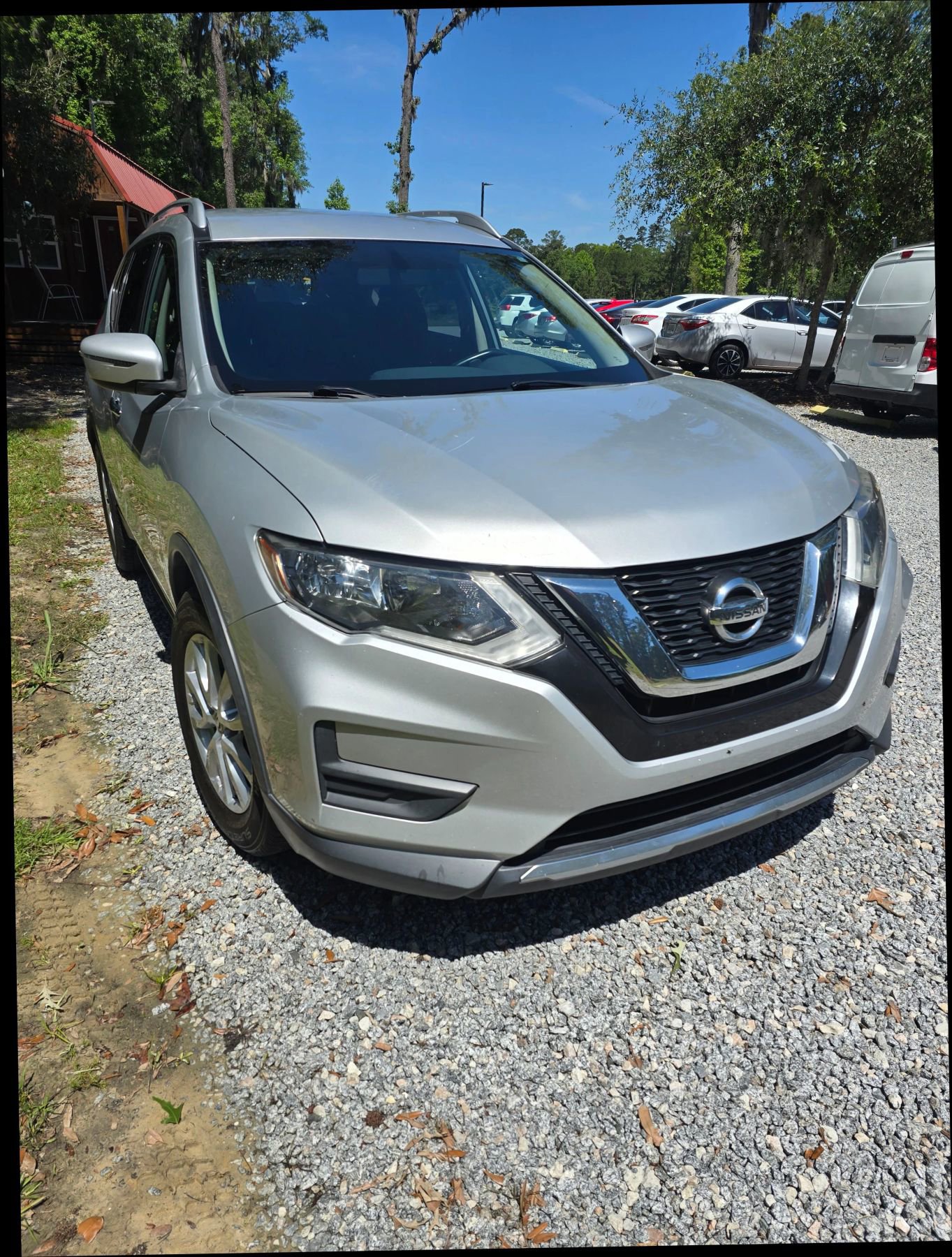 Used 2017 Nissan Rogue SV FWD image 3