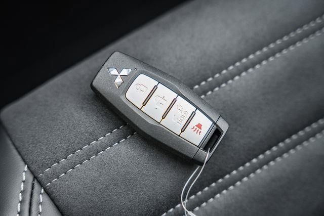 New 2025 Mitsubishi Outlander SE image 45