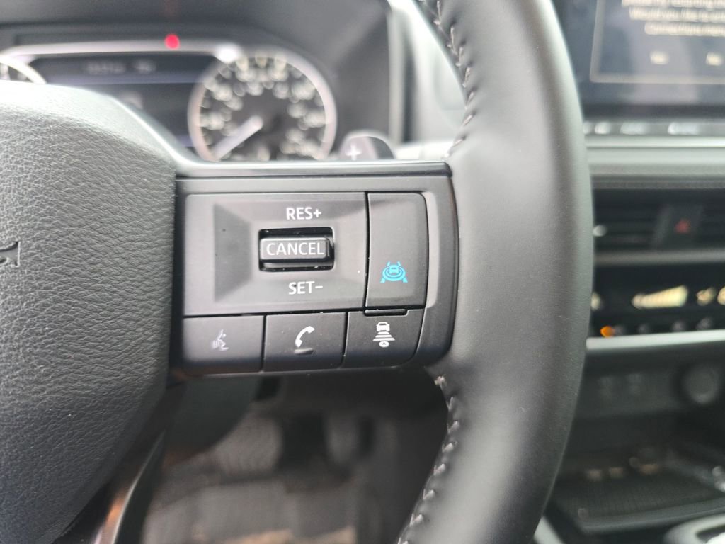 Used 2025 Nissan Rogue SV w/ SV Premium Package FWD image 15