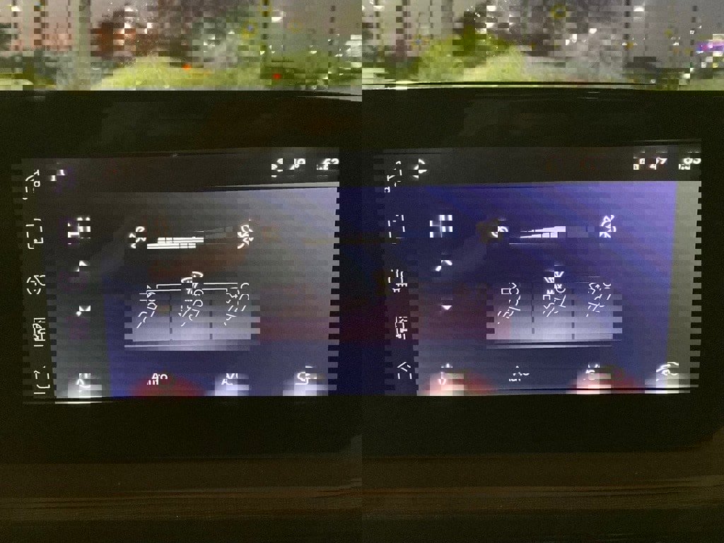 Used 2025 Buick Envista Sport Touring image 21