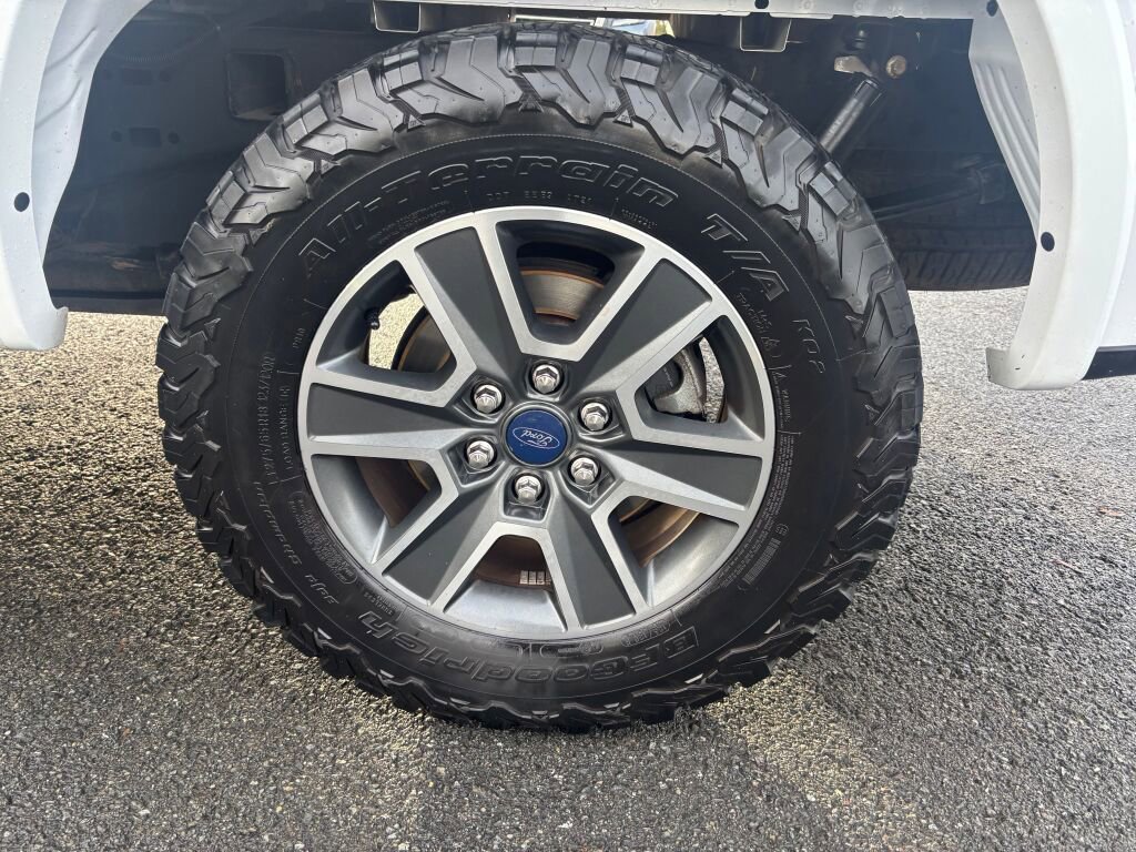 Used 2015 Ford F150 Lariat image 9